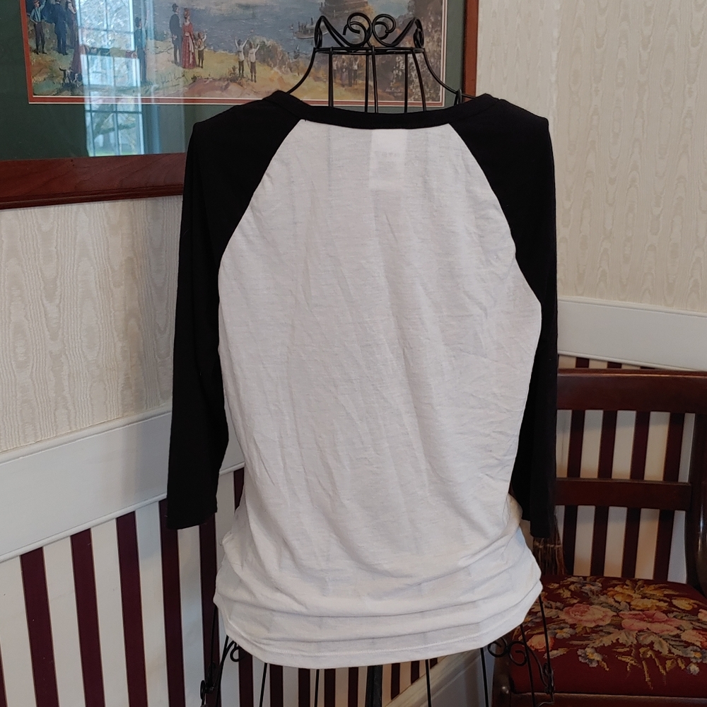 ⭕SOLD⭕Juniors Disney Stitch Christmas Love Shirt - Picture 2 of 6